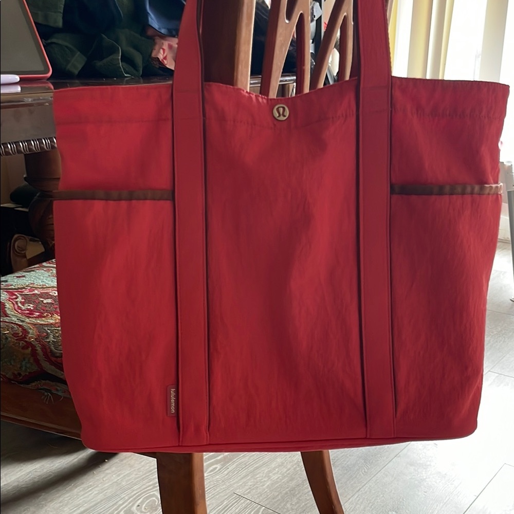 Lululemon Daily Multi-Pocket Tote 20L